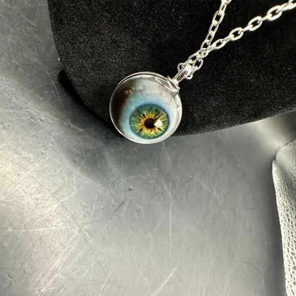 Gothic Green Eyeball Pendant Necklace Halloween Witchy evil eye 22 inches - Picture 5 of 11